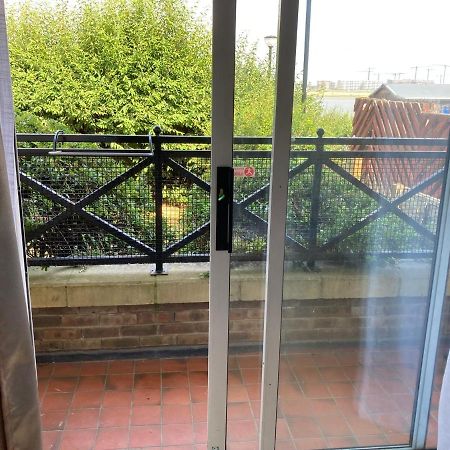 Comfortable Room With Private Balcony And Shared House ロンドン エクステリア 写真