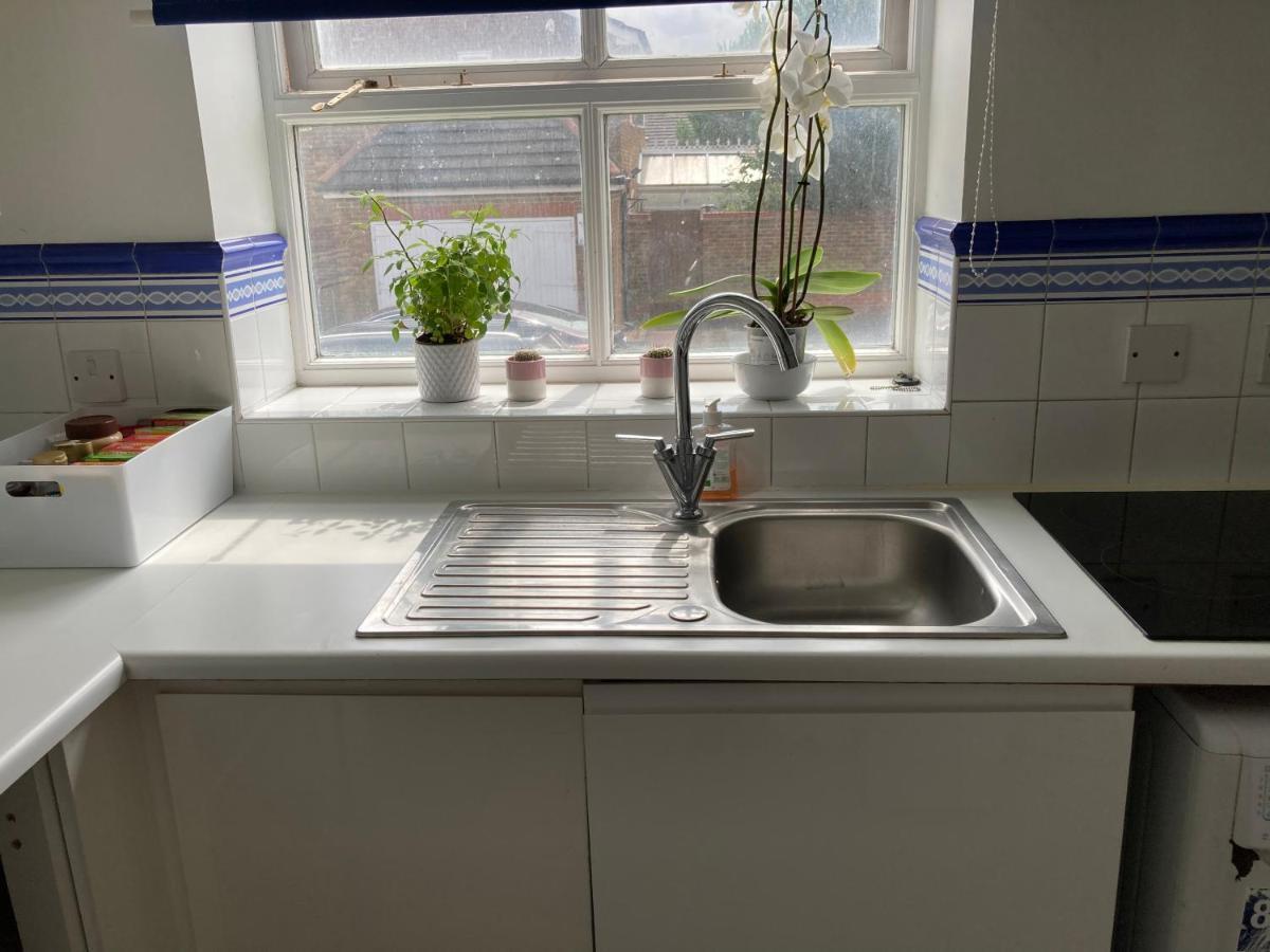 Comfortable Room With Private Balcony And Shared House ロンドン エクステリア 写真