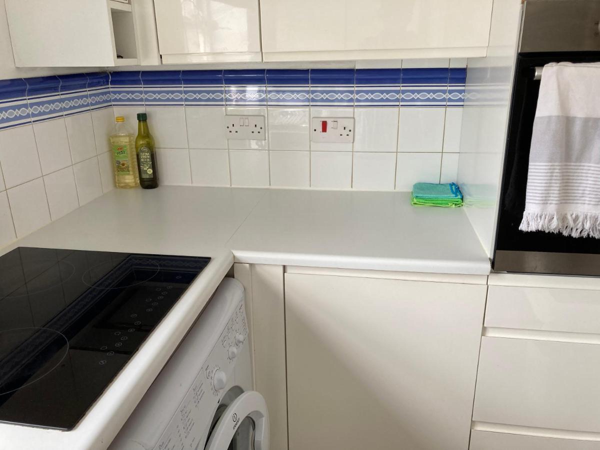Comfortable Room With Private Balcony And Shared House ロンドン エクステリア 写真