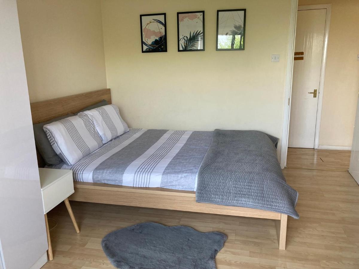 Comfortable Room With Private Balcony And Shared House ロンドン エクステリア 写真