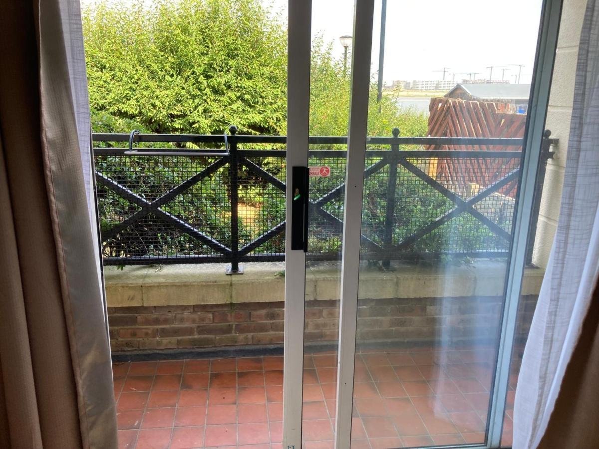 Comfortable Room With Private Balcony And Shared House ロンドン エクステリア 写真
